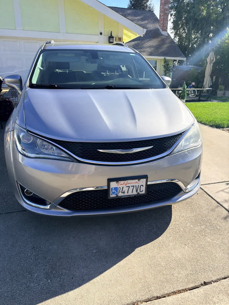 Used 2018 Chrysler Pacifica Touring-L FWD image 3