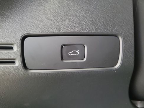 New 2026 Volvo XC40 B5 Core AWD/4WD image 33