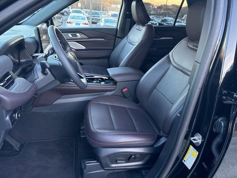 Used 2025 Ford Explorer Platinum image 24