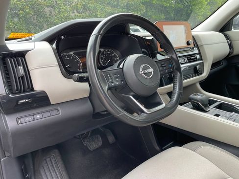 Used 2022 Nissan Pathfinder SV AWD/4WD image 10