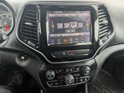 Used 2019 Jeep Cherokee Limited image 19
