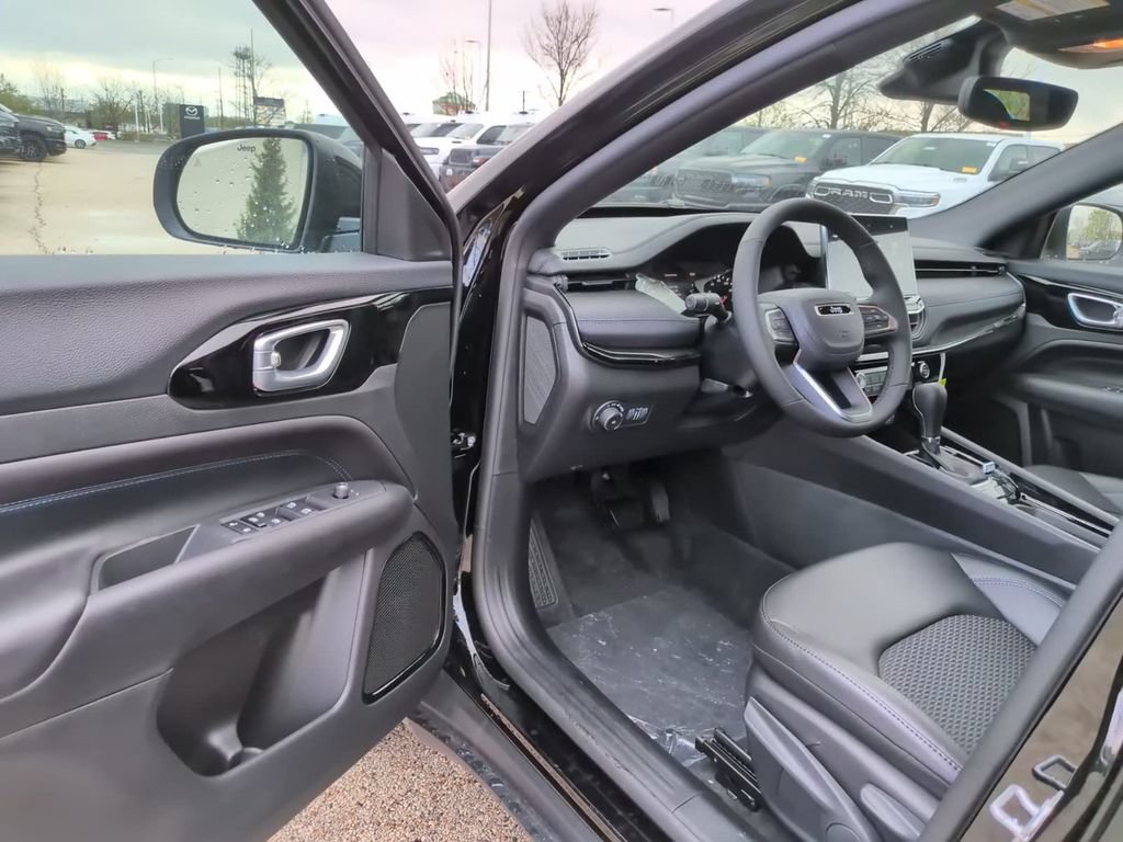 New 2026 Jeep Compass Latitude AWD/4WD image 19