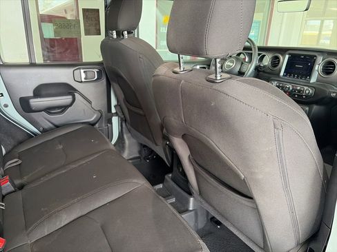 Used 2023 Jeep Wrangler Unlimited w/ Sun & Screen Package image 8