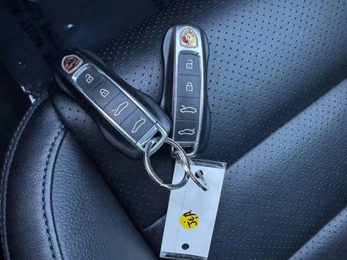 Used 2022 Porsche Taycan 4S image 45