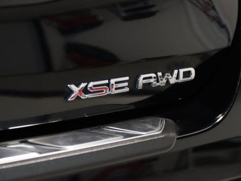 Used 2023 Toyota Highlander L image 11