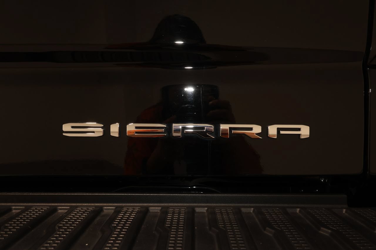 Certified 2025 GMC Sierra 1500 Denali w/ Denali Reserve Package AWD/4WD image 38