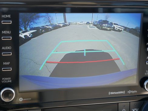 Used 2022 Toyota Highlander XLE image 27