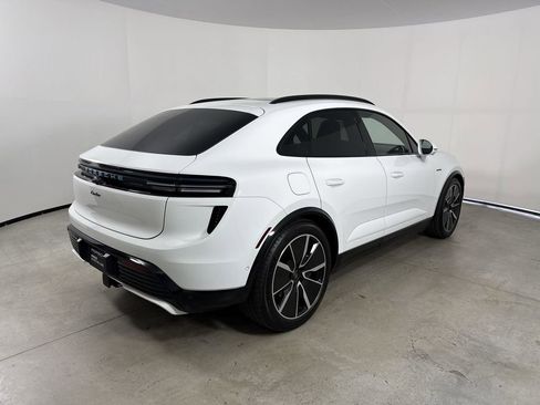 Certified 2025 Porsche Macan Turbo Electric AWD/4WD image 7