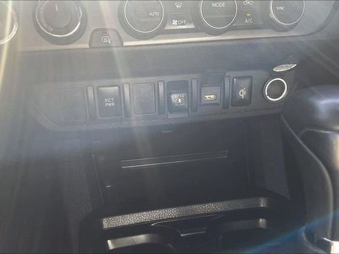 Used 2023 Toyota Tacoma TRD Sport AWD/4WD image 33