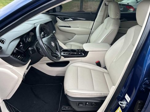 Used 2022 Buick Envision Essence w/ Technology Package I FWD image 28