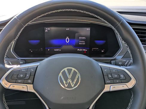 Used 2022 Volkswagen Tiguan SE image 14