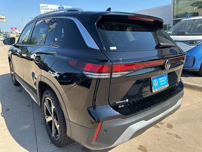 New 2025 Volkswagen Tiguan SE