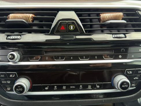 Used 2019 BMW 530i xDrive w/ Convenience Package image 27