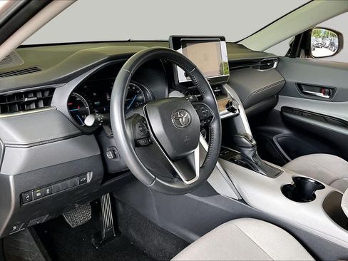 Used 2024 Toyota Venza LE AWD/4WD image 15