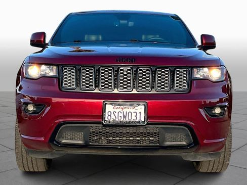 Used 2020 Jeep Grand Cherokee Altitude image 3