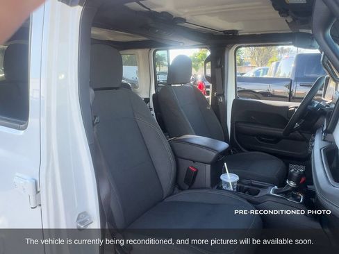 Used 2025 Jeep Wrangler Unlimited Sahara AWD/4WD image 15