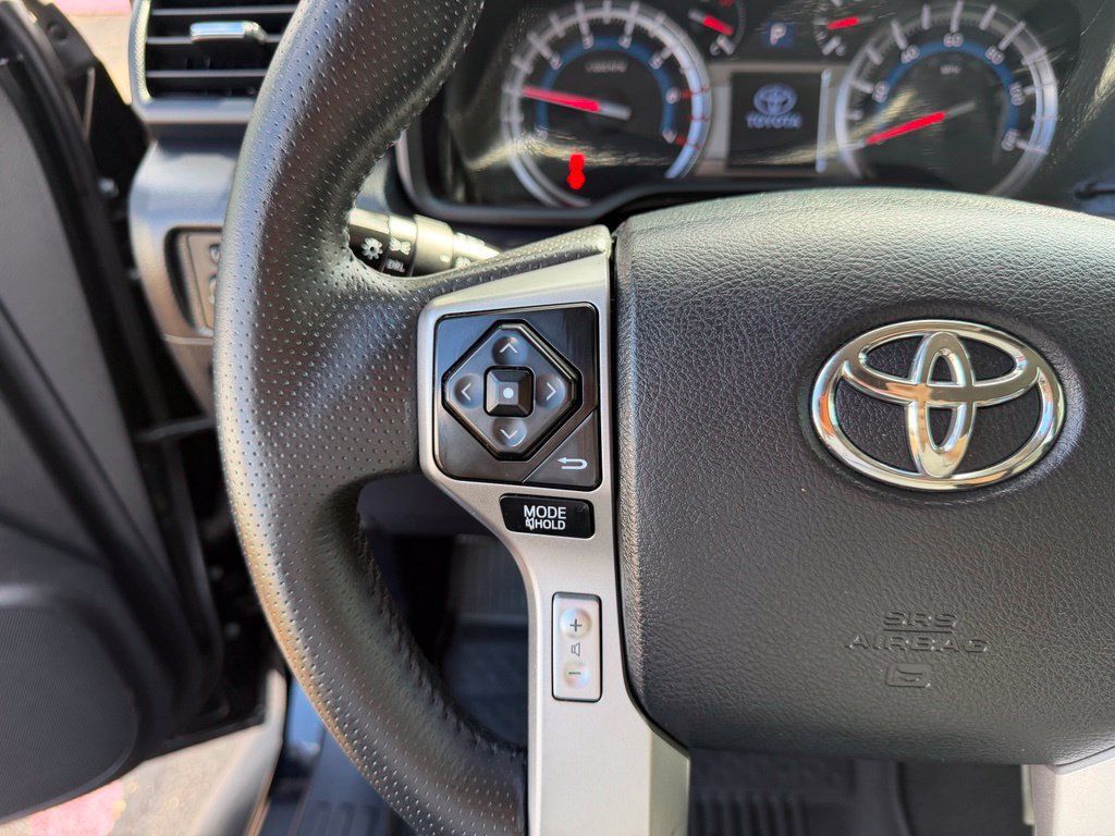 Used 2018 Toyota 4Runner SR5 AWD/4WD image 16