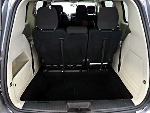 Used 2018 Dodge Grand Caravan SE FWD image 12