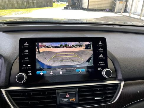 Used 2018 Honda Accord Touring image 13