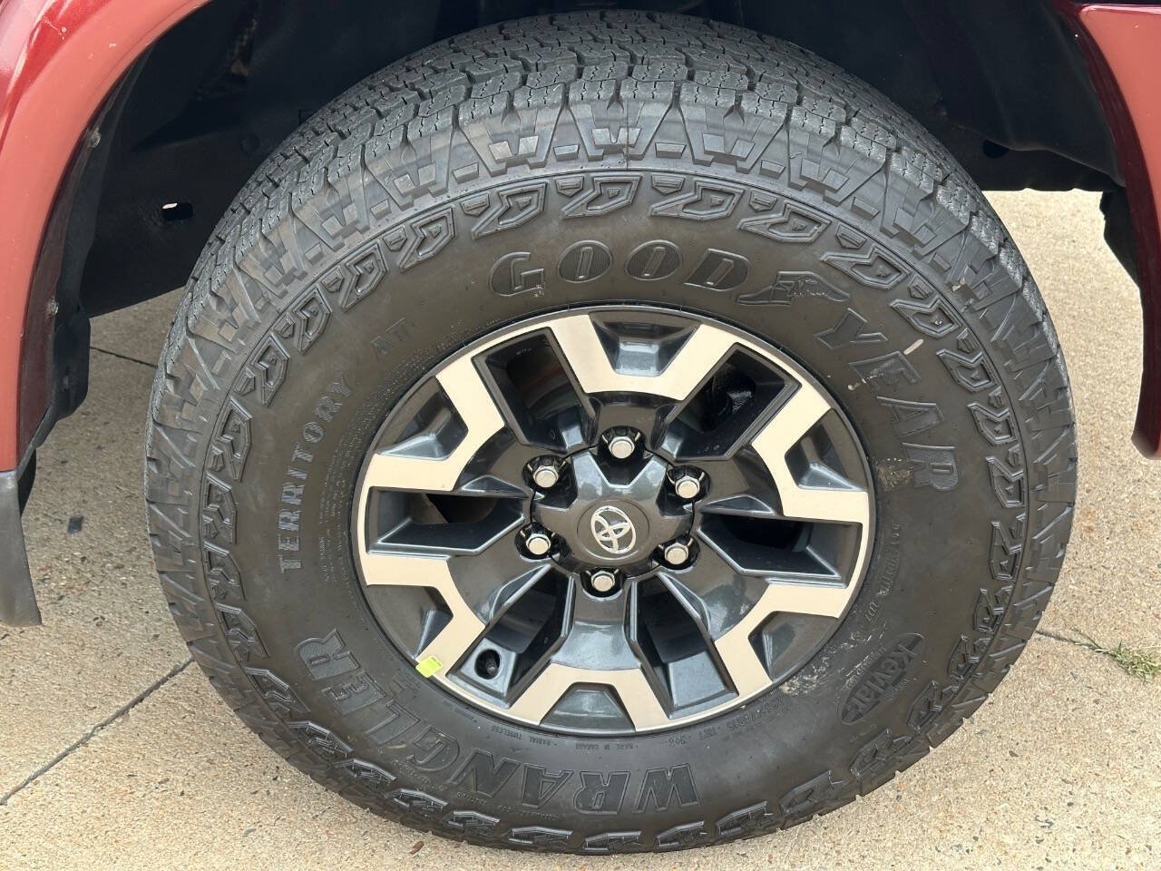 Used 2006 Toyota Tundra SR5 w/ TRD Off-Road Pkg AWD/4WD image 32