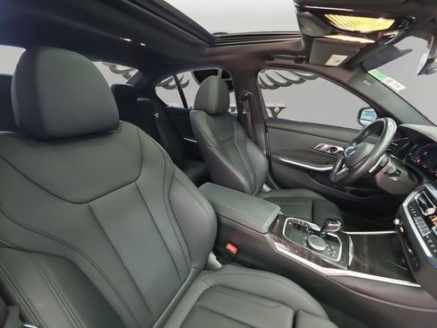 Used 2021 BMW 330i Sedan w/ M Sport Package image 16