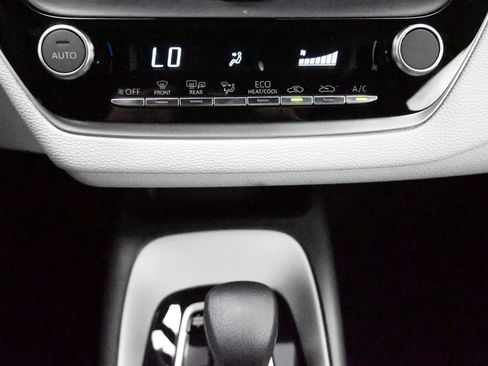 Used 2026 Toyota Corolla SE image 8