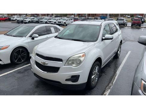 Used 2015 Chevrolet Equinox LT image 2