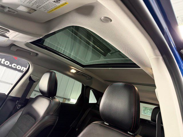 Used 2022 Ford Escape SEL w/ SEL Stealth AWD Package image 18