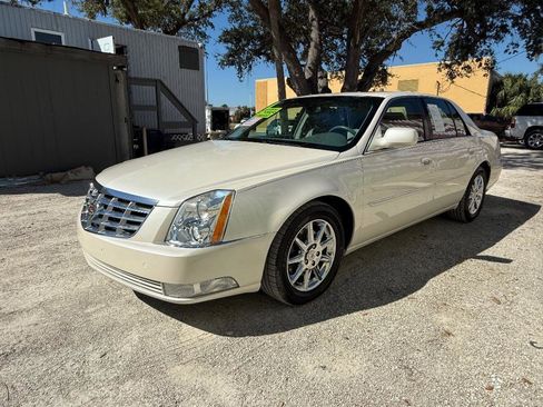 Used 2011 Cadillac DTS Luxury image 3