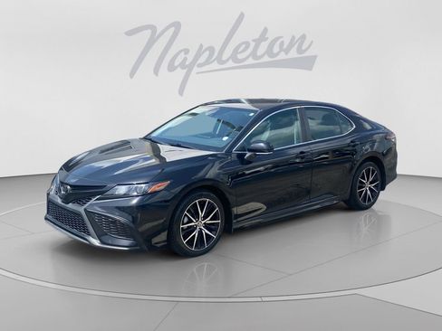 Used 2024 Toyota Camry SE FWD image 1