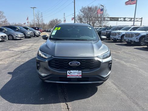 Used 2025 Ford Escape ST-Line Select image 2
