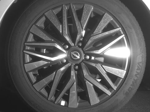 Used 2025 Nissan Altima 2.5 SV FWD image 12