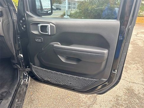 Used 2022 Jeep Gladiator Sport image 23
