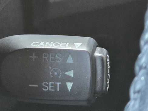 Used 2015 Toyota RAV4 Limited image 19