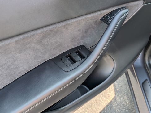 Used 2022 Tesla Model Y Performance AWD/4WD image 19