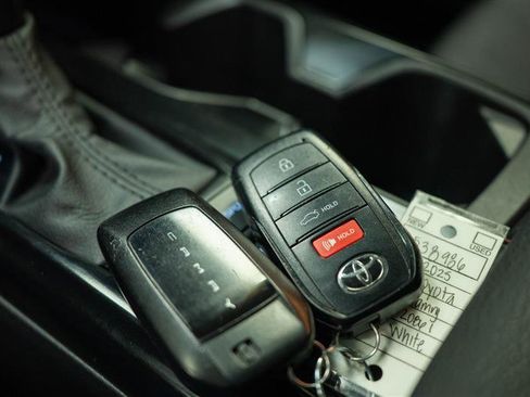 Used 2025 Toyota Camry SE image 23