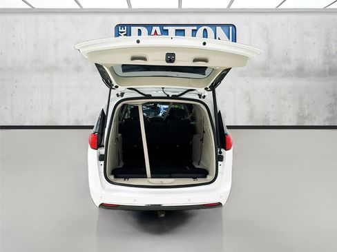 Used 2018 Chrysler Pacifica Touring-L w/ Tire & Wheel Group image 26