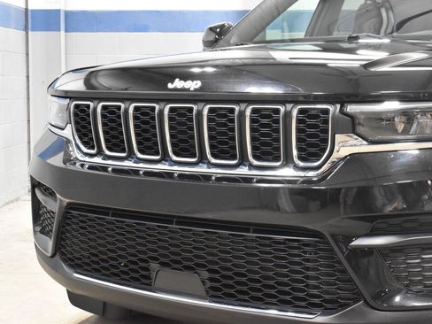 Used 2024 Jeep Grand Cherokee Laredo X w/ Luxury Tech Group I AWD/4WD image 29