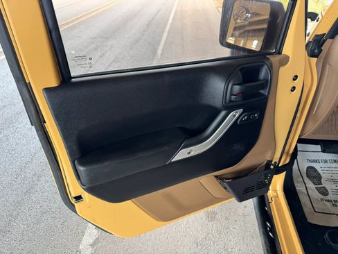 Used 2014 Jeep Wrangler Unlimited Rubicon w/ Max Tow Package AWD/4WD image 11