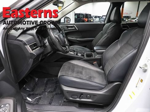 Used 2024 Mitsubishi Outlander SE AWD/4WD image 14