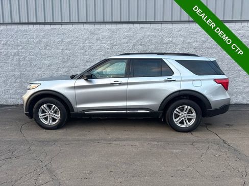 Used 2023 Ford Explorer XLT AWD/4WD image 1