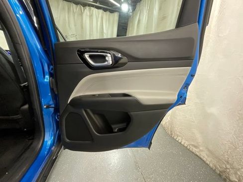 Used 2025 Jeep Compass Limited AWD/4WD image 24