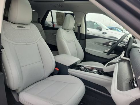 Used 2026 Ford Explorer Platinum w/ LUX Leather Package AWD/4WD image 25