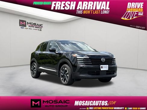 Used 2025 Nissan Kicks SV AWD/4WD image 1