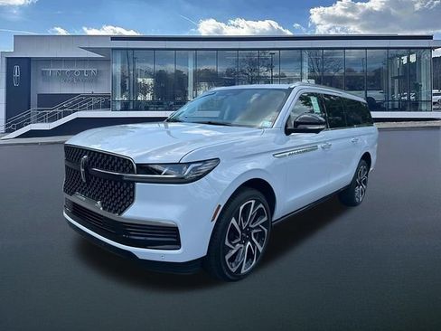 New 2026 Lincoln Navigator L Reserve AWD/4WD image 3