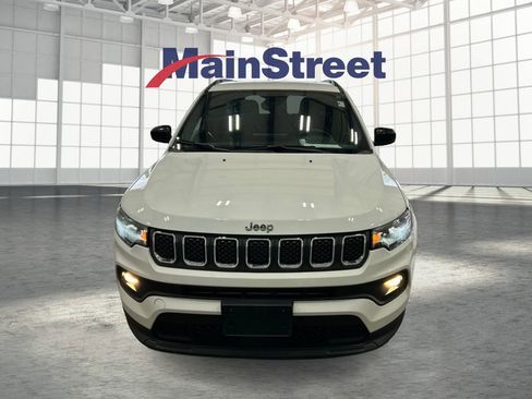 Used 2024 Jeep Compass Latitude AWD/4WD image 8
