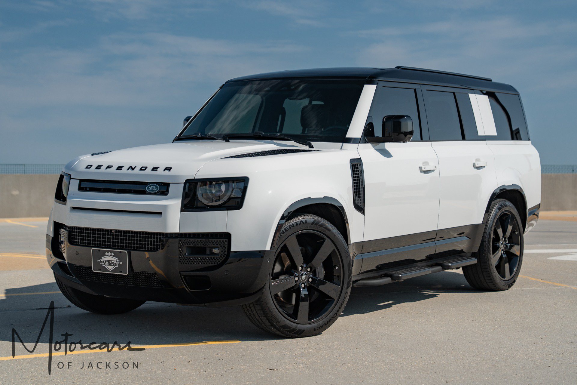 Used 2025 Land Rover Defender 130 X-Dynamic SE AWD/4WD image 3