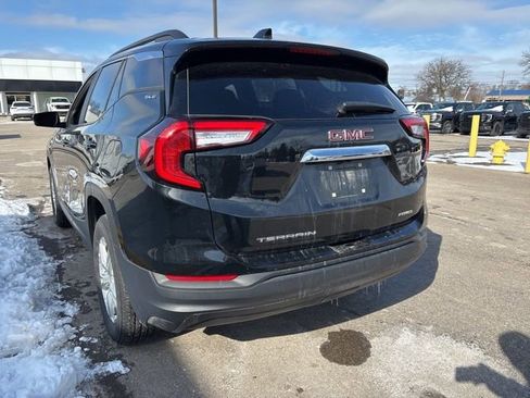 Used 2024 GMC Terrain SLE w/ Driver Convenience Package image 9