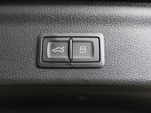 Used 2025 Audi Q3 2.0T Premium Plus w/ Premium Plus Package image 17