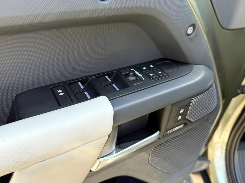 Used 2023 Land Rover Defender 110 X-Dynamic SE AWD/4WD image 19